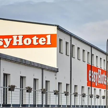 Easyhotel 3*