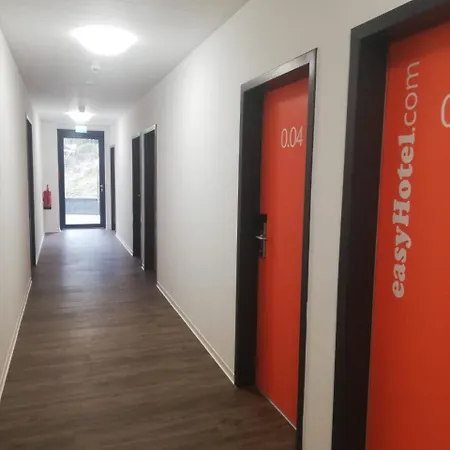 Easyhotel 3*